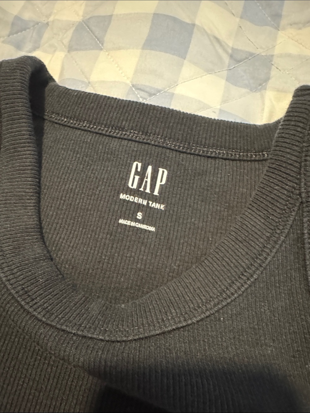 GAP Black Ribbed Cropped Tank - Picture 2 of 2